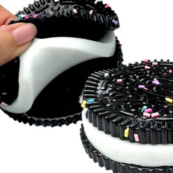 Gniotek antystresowy Oreo Jumbo 10 cm z kolorową posypką