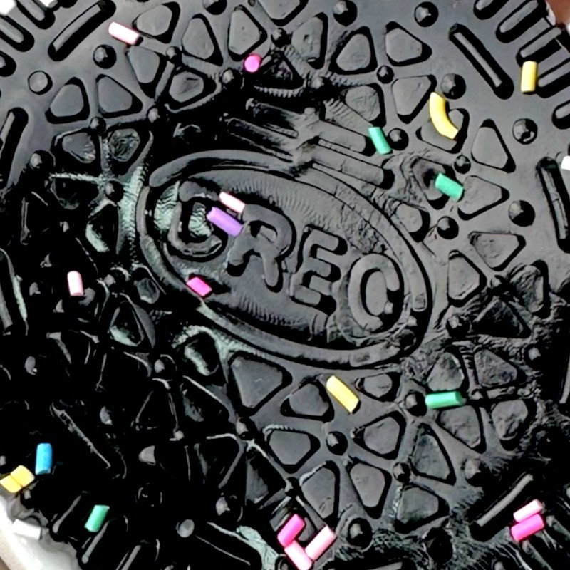 Gniotek antystresowy Oreo Jumbo 10 cm z kolorową posypką