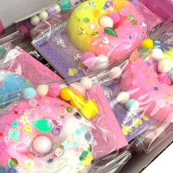 Squishy Donut z Cekinami i Pomponami 7,5cm