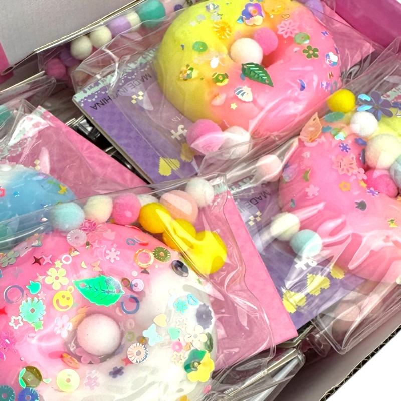 Squishy Donut z Cekinami i Pomponami 7,5cm