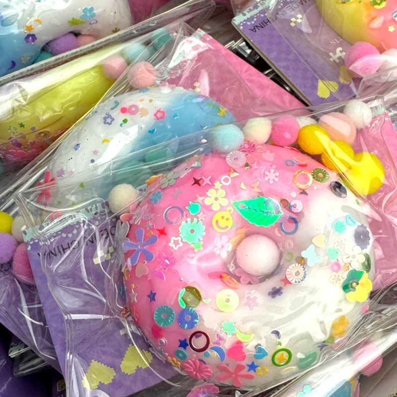 Squishy Donut z Cekinami i Pomponami 7,5cm